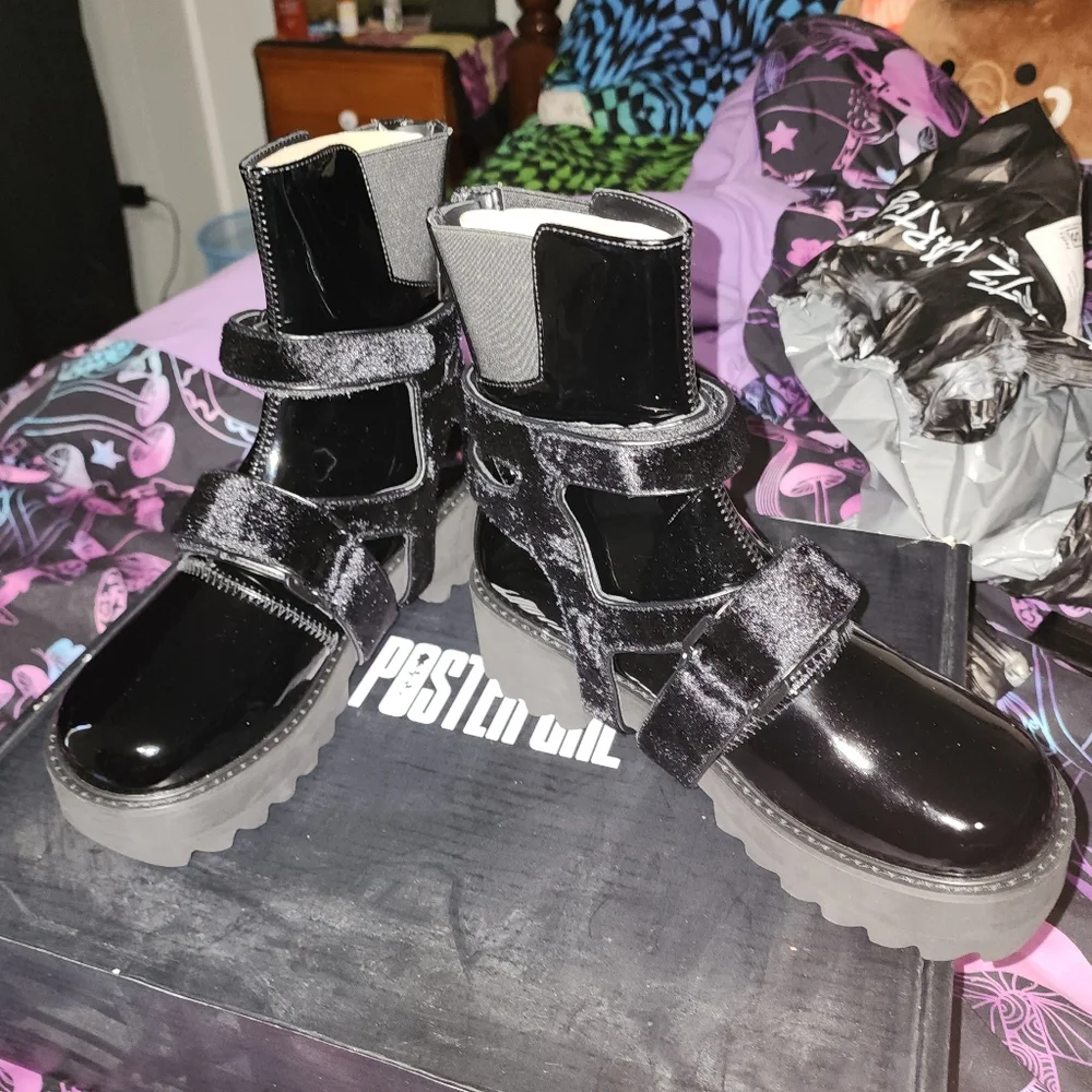 NIB Dolls Kill Bad Ass Velvet , And Sexy Black Vinyl Combat Boots - Picture 7 of 10